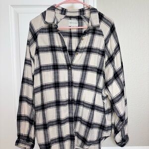 American Eagle Outfitters Black and White Plaid Button Down Shirt